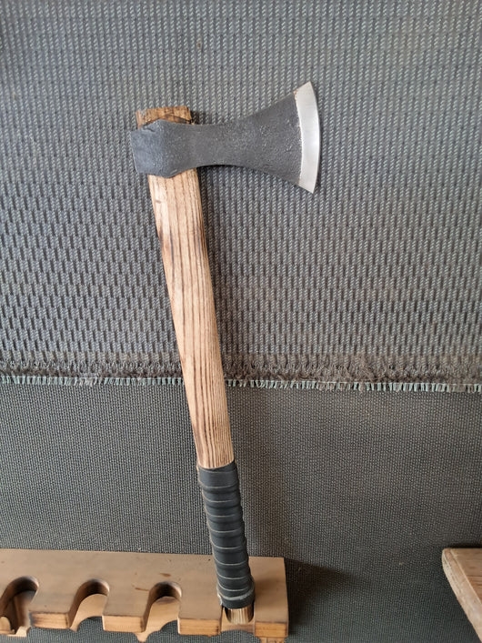 AW022 - Throwing Axe