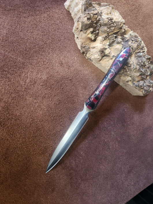 26-56 - Red Alum Raffir Long Bodice Dagger